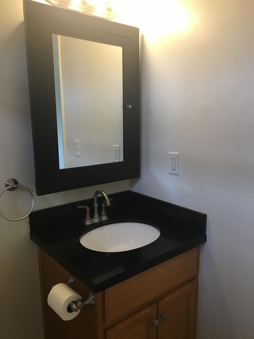 125 Hubbard St photo 5