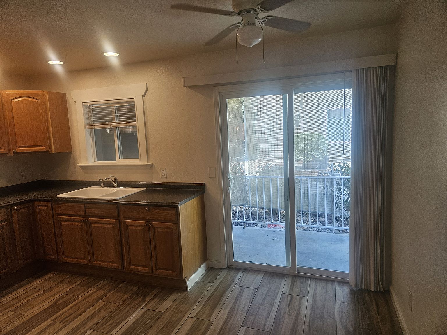 8174 Dodie St photo 2