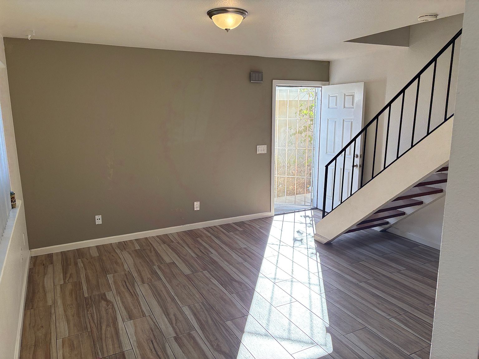 8174 Dodie St photo 4