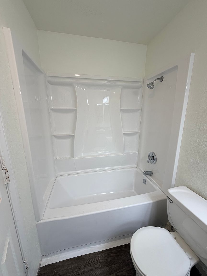 715 B St photo 5