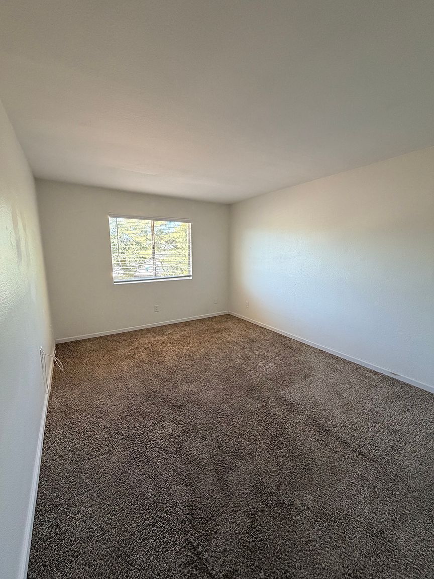 715 B St photo 3