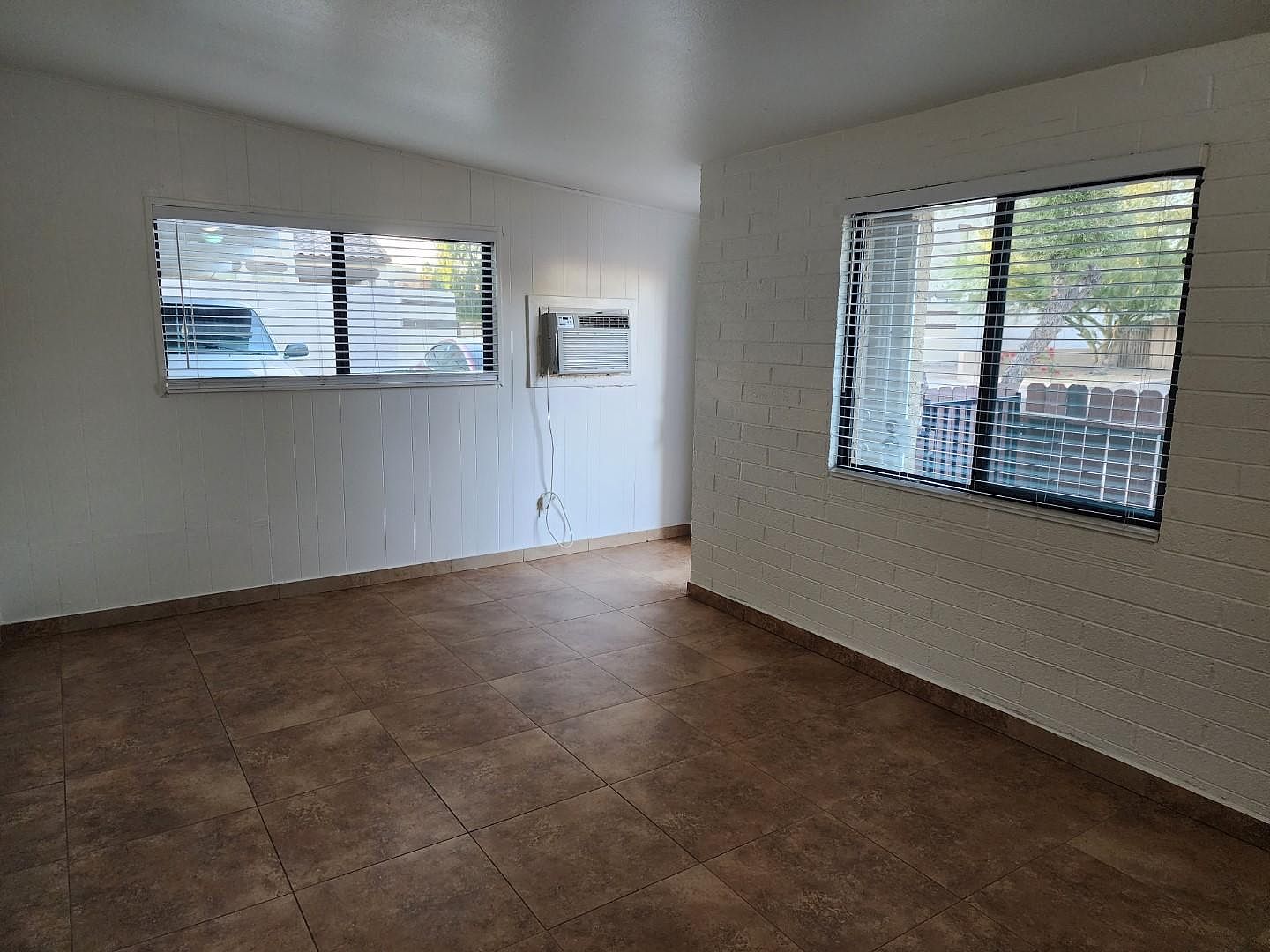 902 S Kenwood Cir photo 4