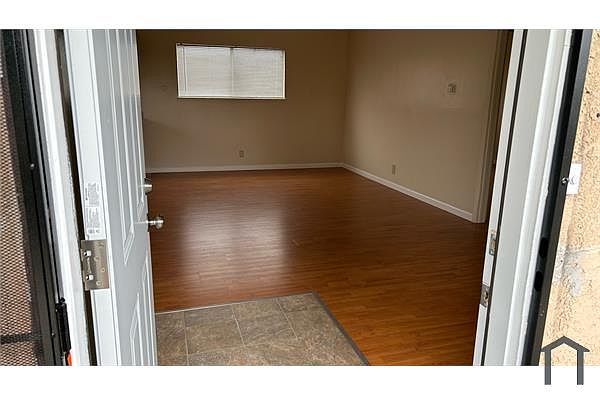 1247 Ashby Ave photo 2