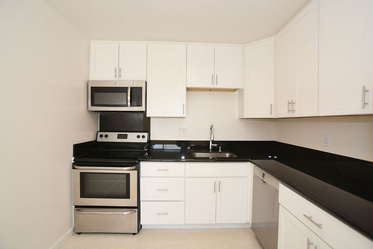 2BR/1BA Apartment on 48th Ave · San Francisco photo 4
