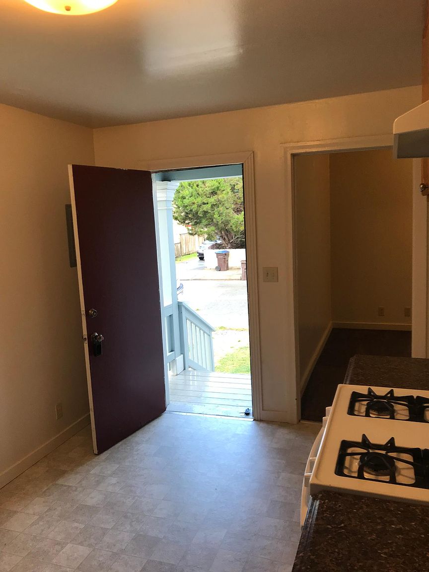 1BR/1BA Duplex on Riverside Ave · Santa Cruz photo 4