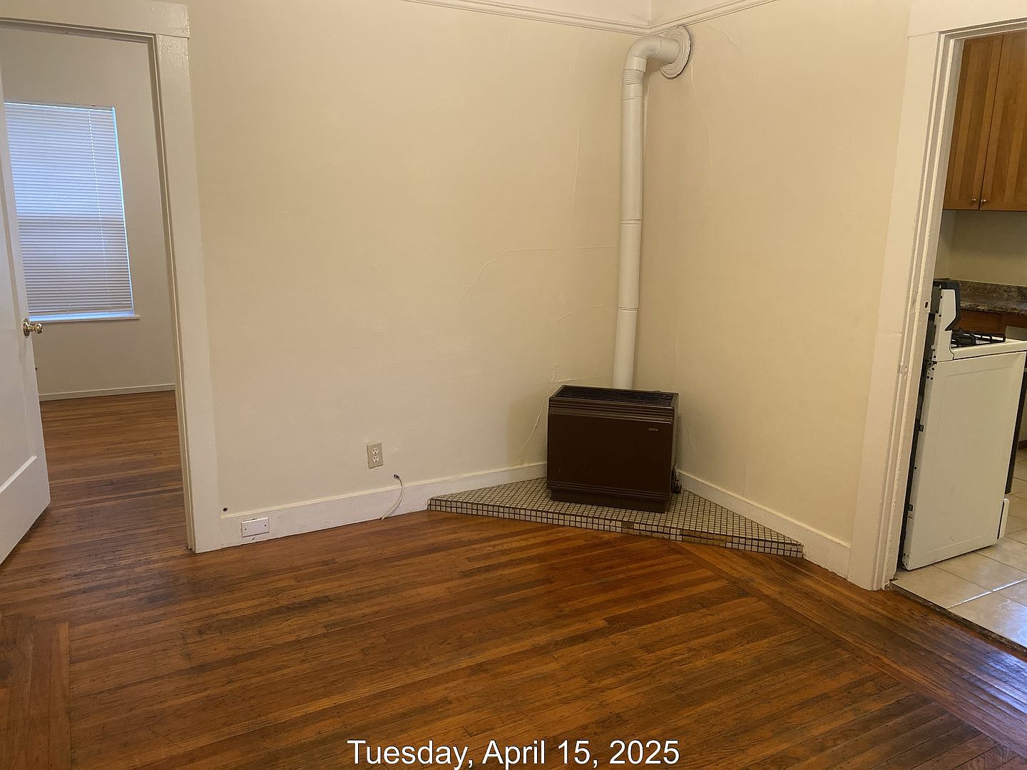 437 Douglas St photo 4