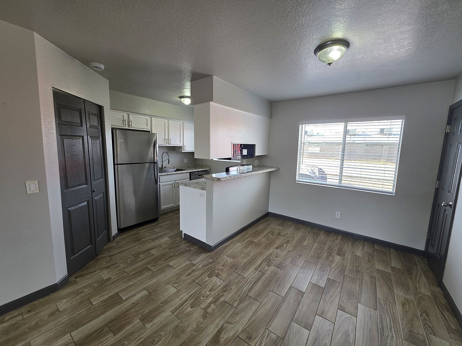 1462 E 28th Ave Apache Junction, AZ 85119 photo 3