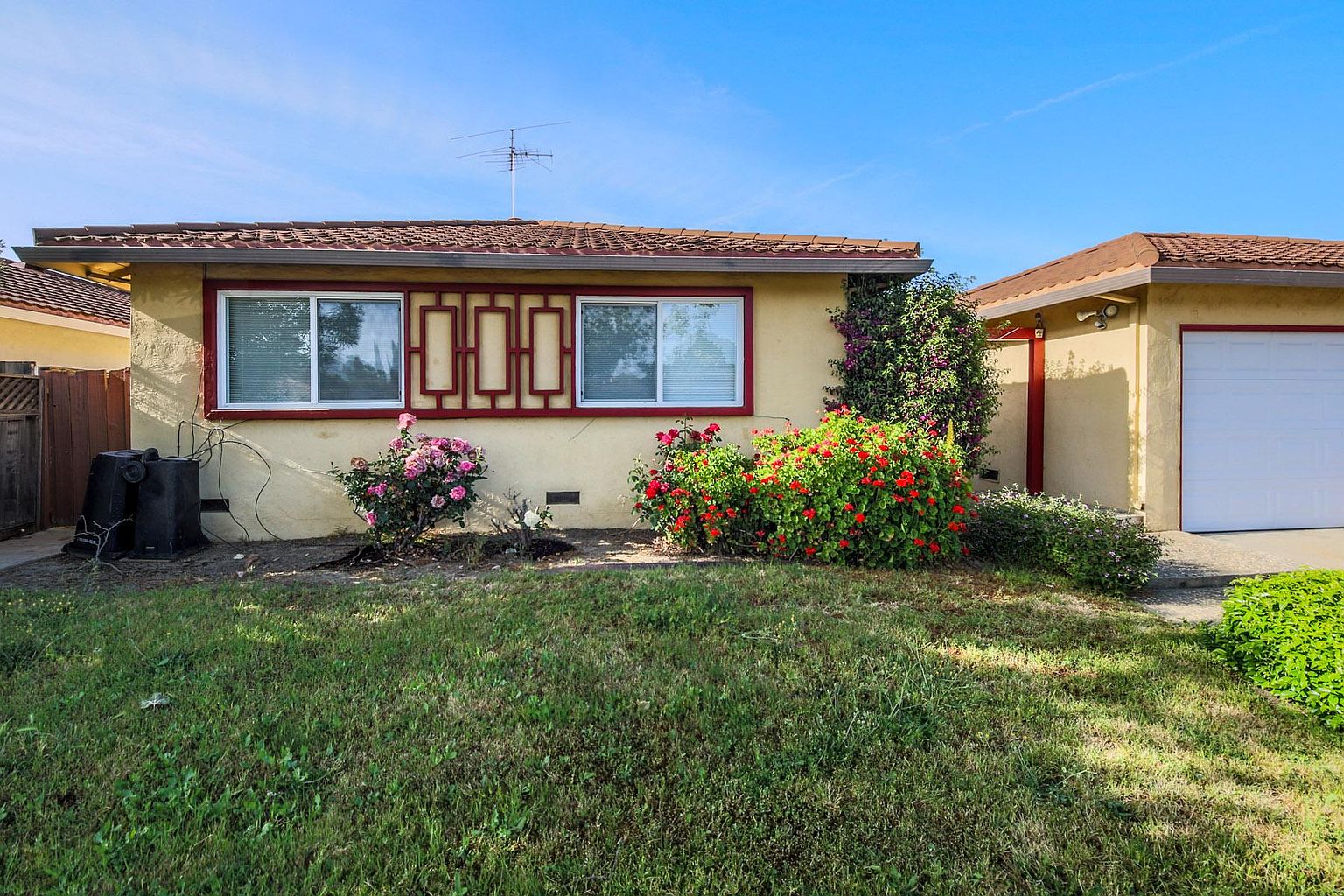 4471 Hamilton Ave photo 2