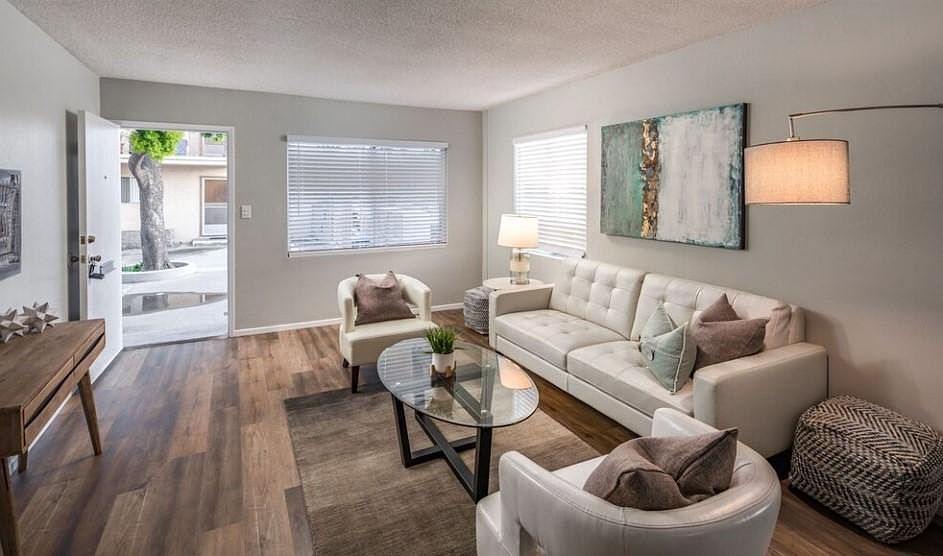 4461 Menlo Ave photo 2