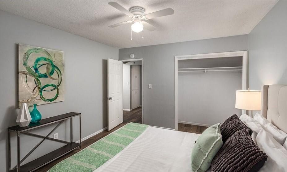 4461 Menlo Ave photo 4
