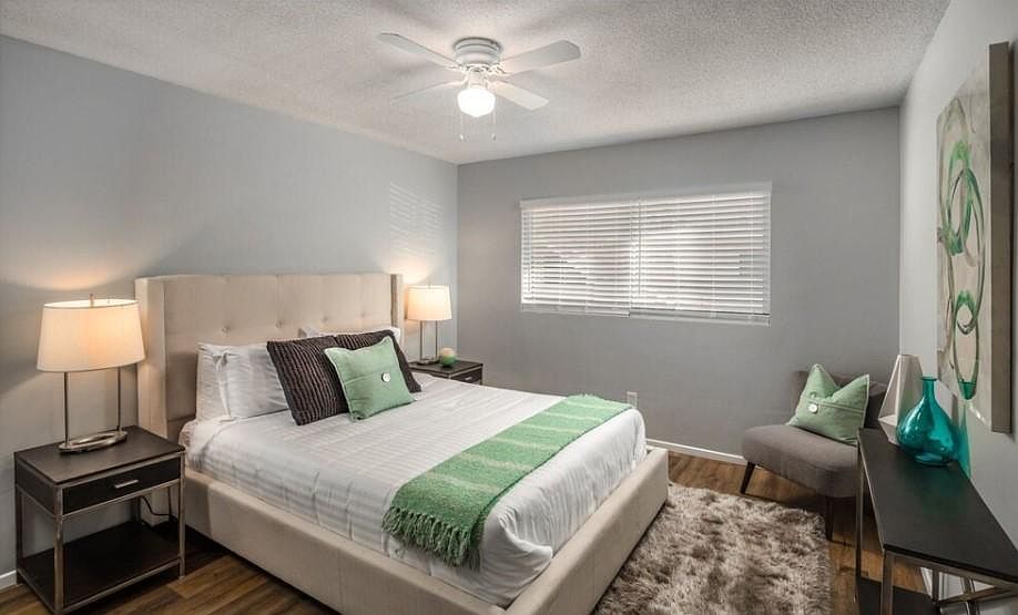 4461 Menlo Ave photo 5