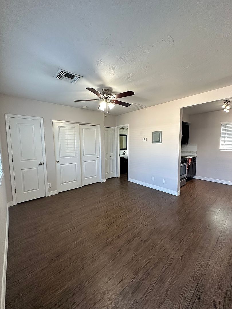 521 E Mariposa ST photo 4