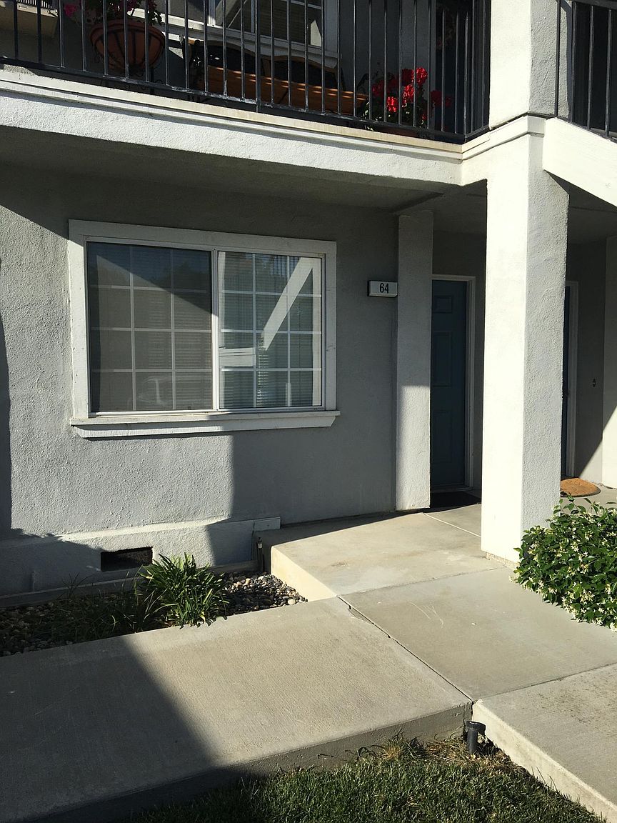 64 Peters Ave photo 2