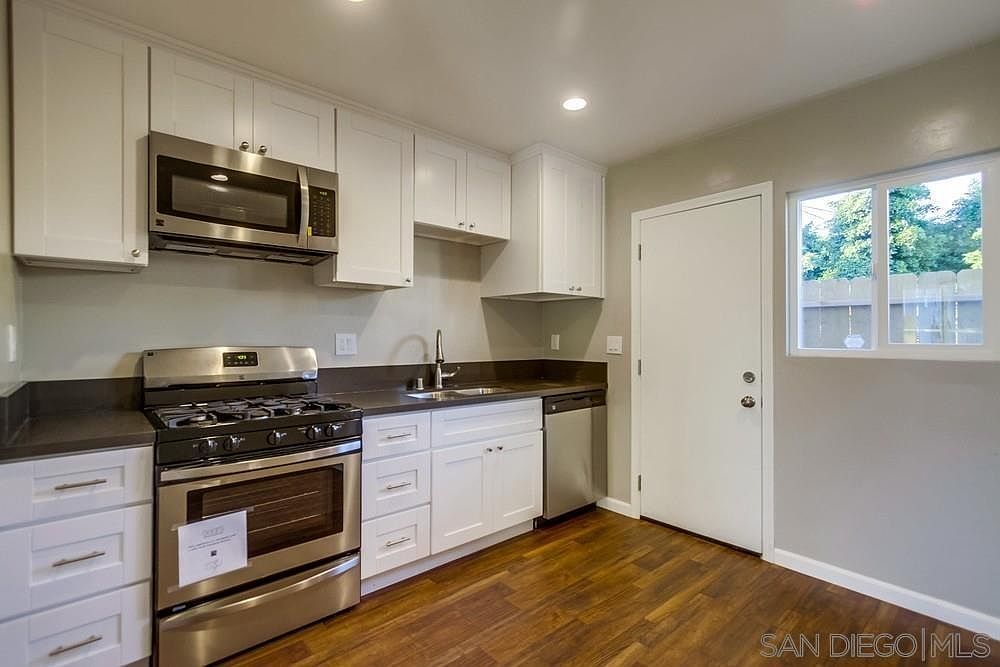 3294 J St photo 4