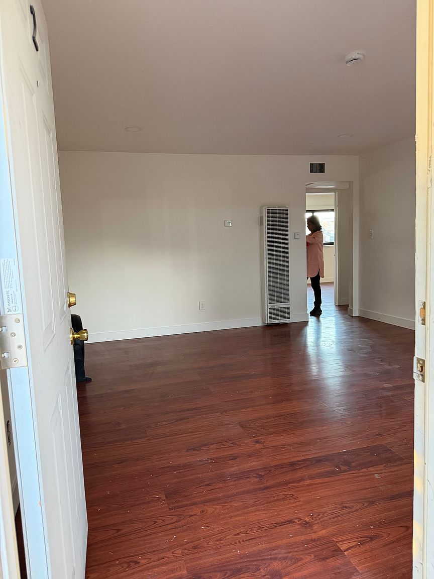 1070 Clyde Ave photo 3
