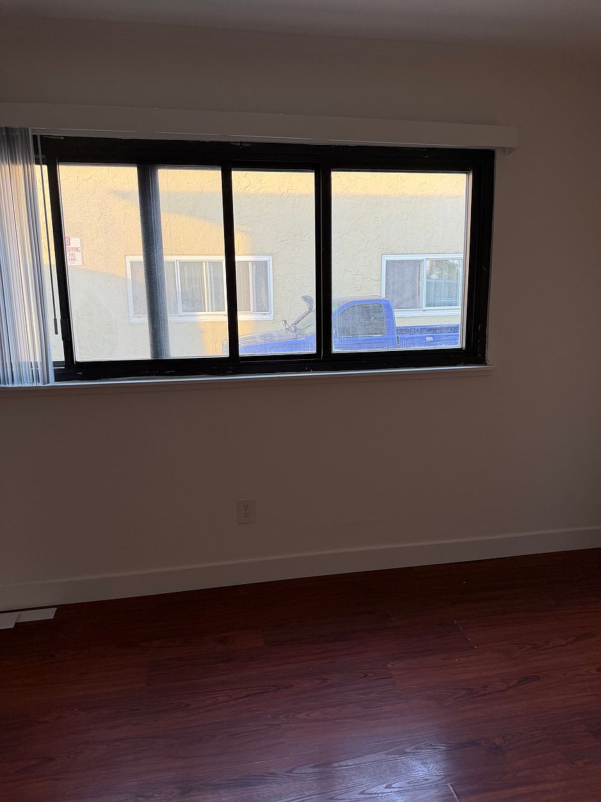 1070 Clyde Ave photo 5