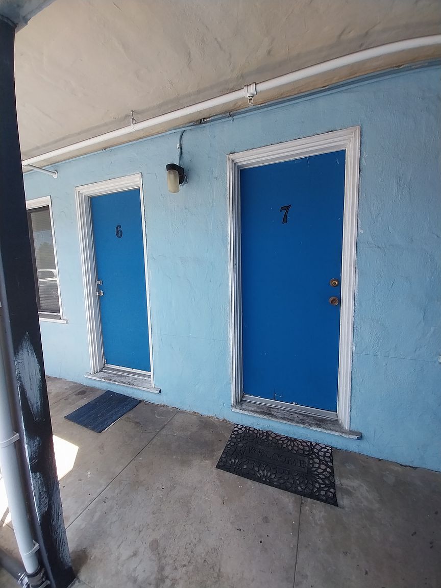 902 3rd St photo 2