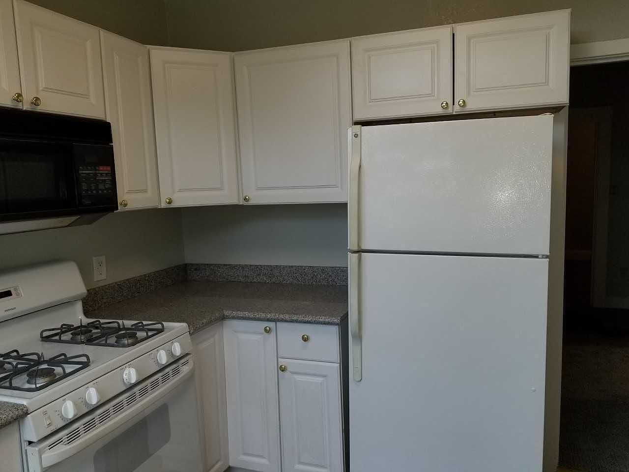 563 Loring Ave photo 3