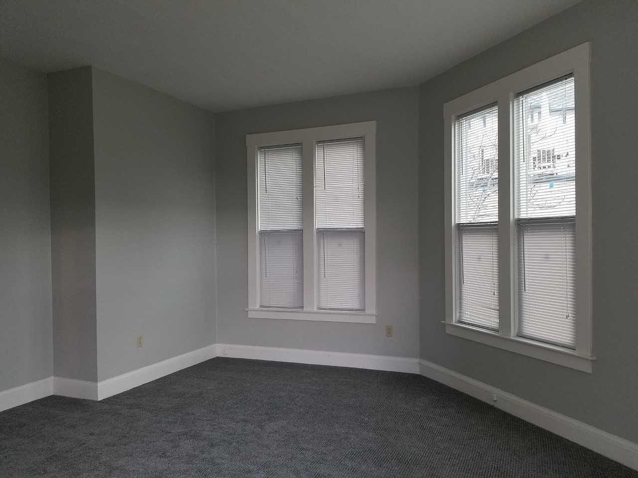 563 Loring Ave photo 4
