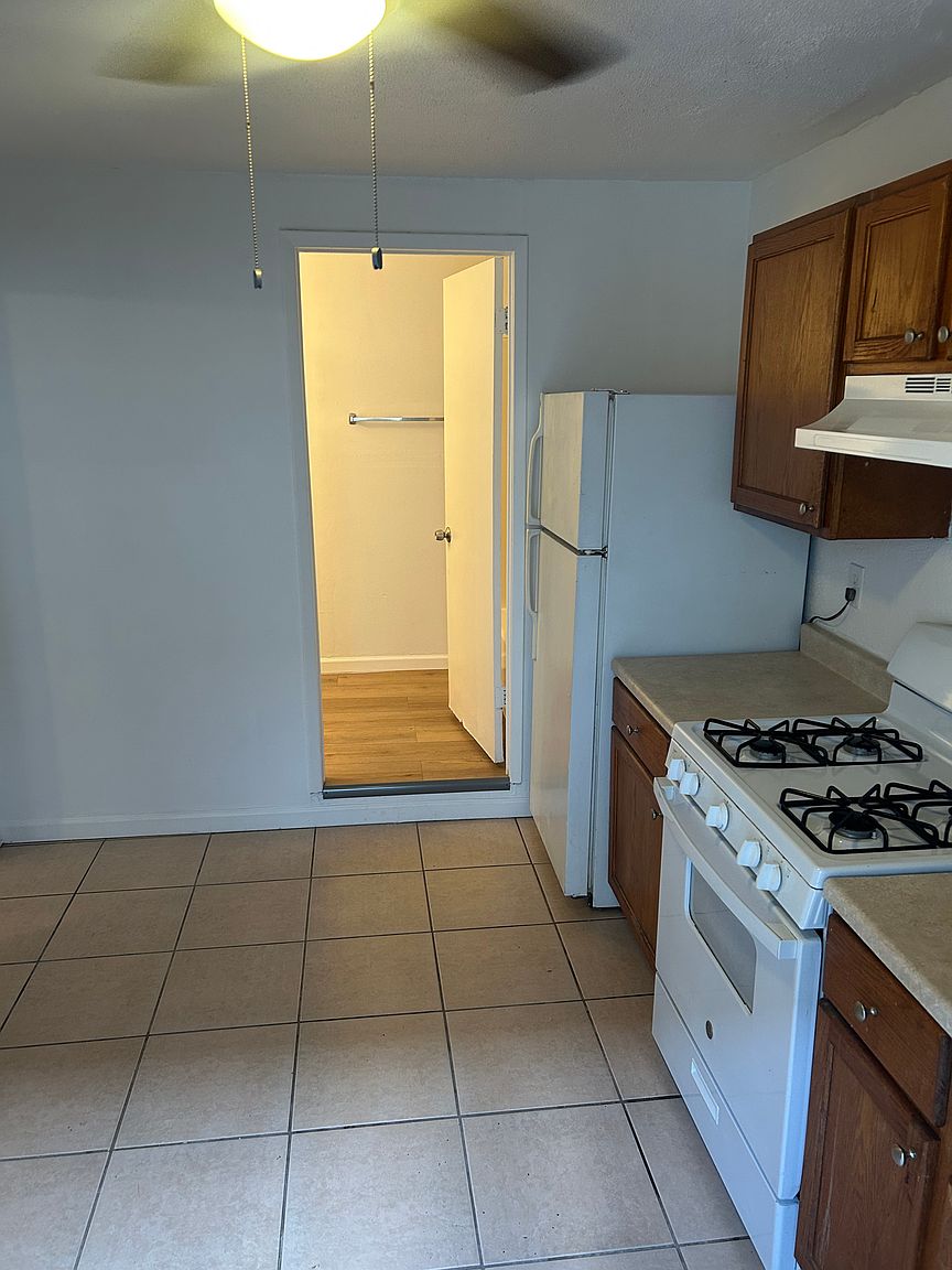 Maryland East Apartments photo 2