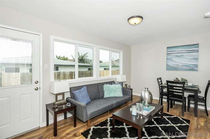 439 Delaware St photo 2