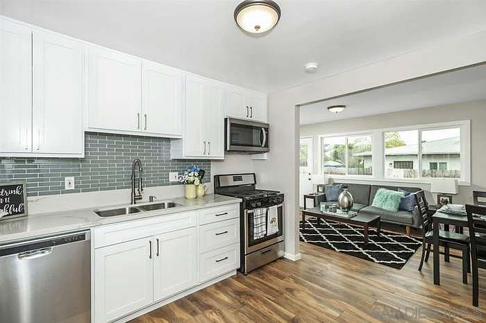 439 Delaware St photo 3
