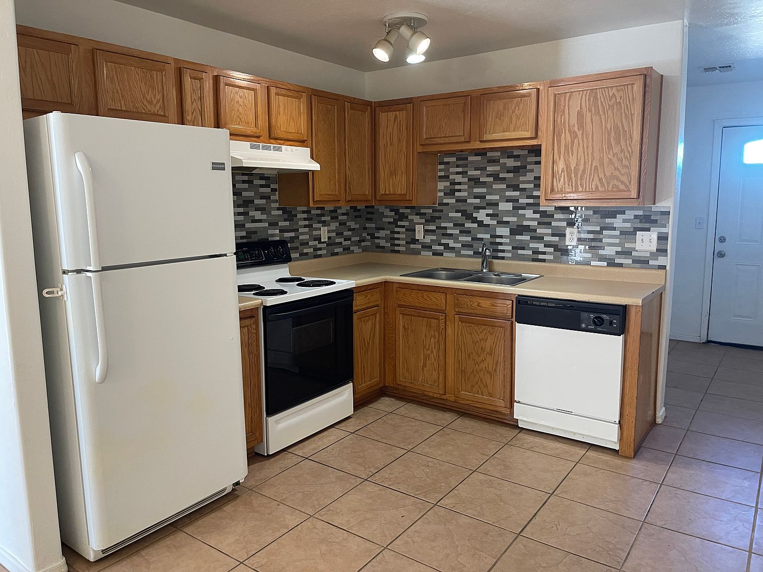 4035 N Montgomery Cir photo 3