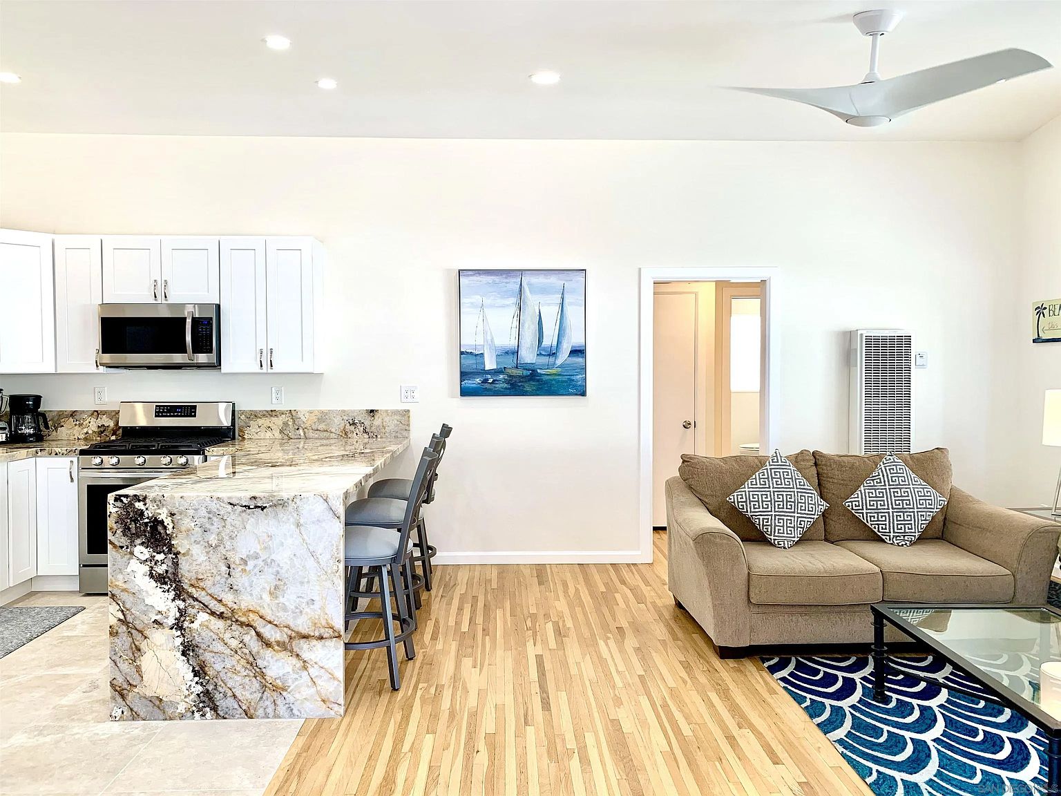 7674 La Jolla Blvd photo 4