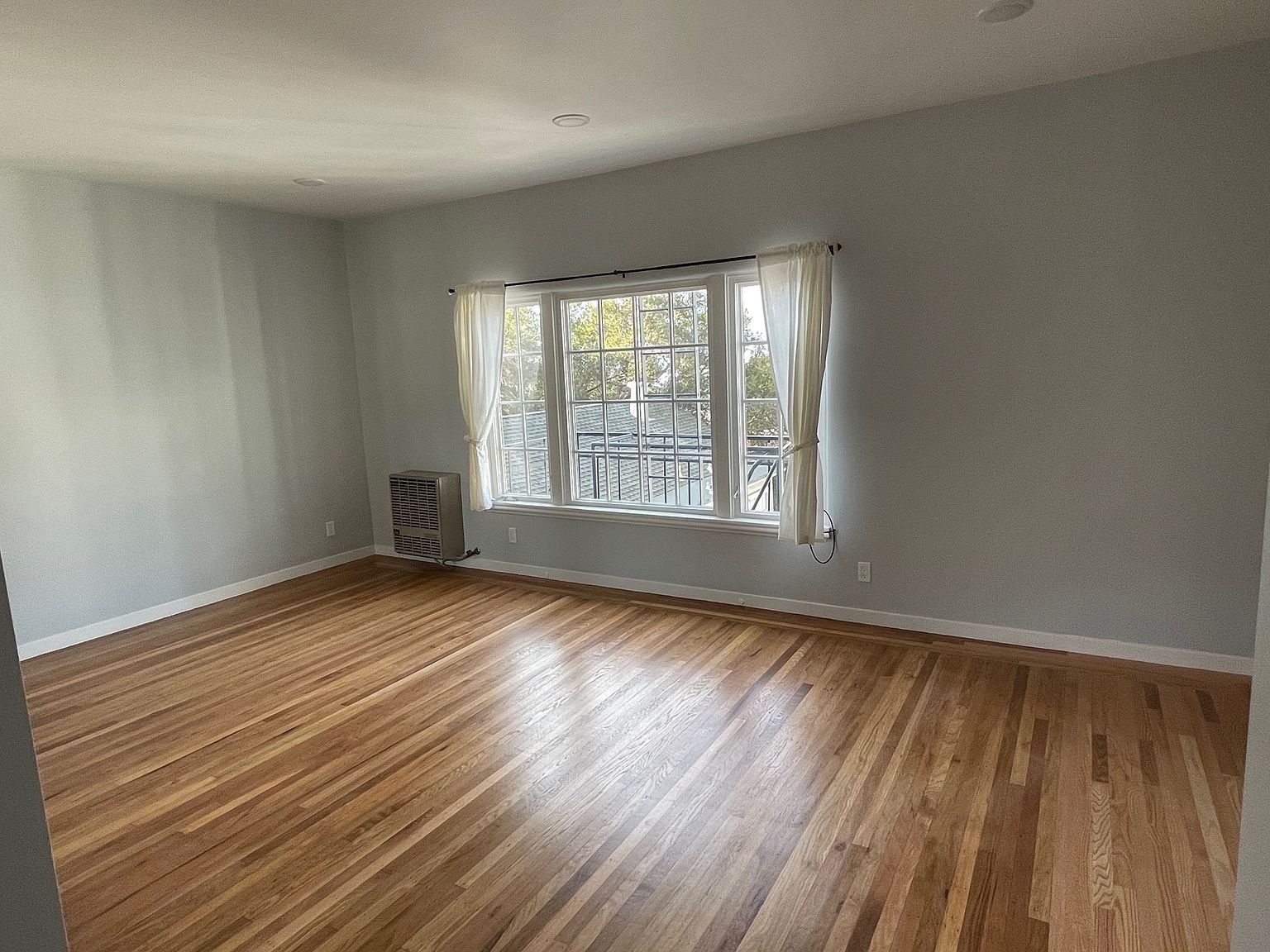 1640 Euclid Ave photo 5