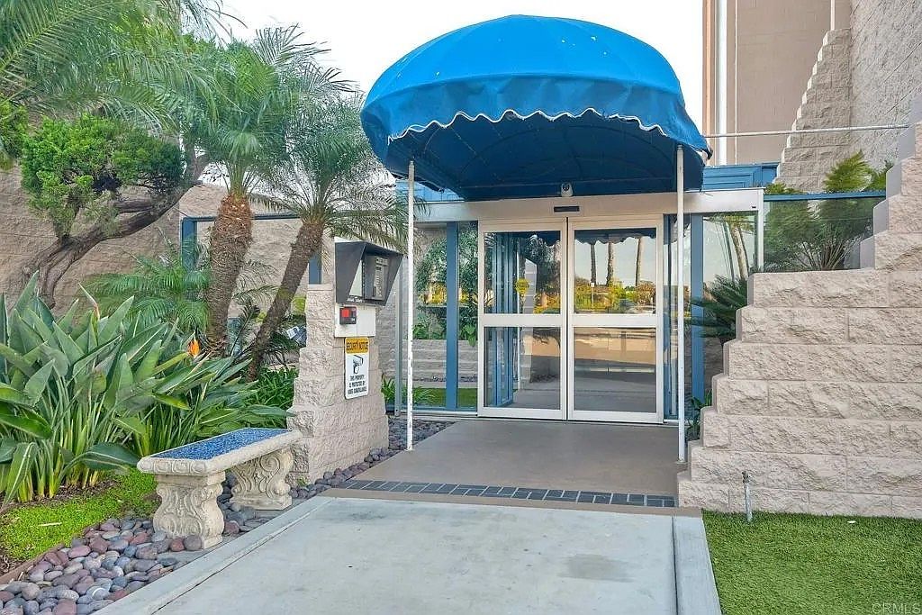 1200 Harbor Dr N photo 3