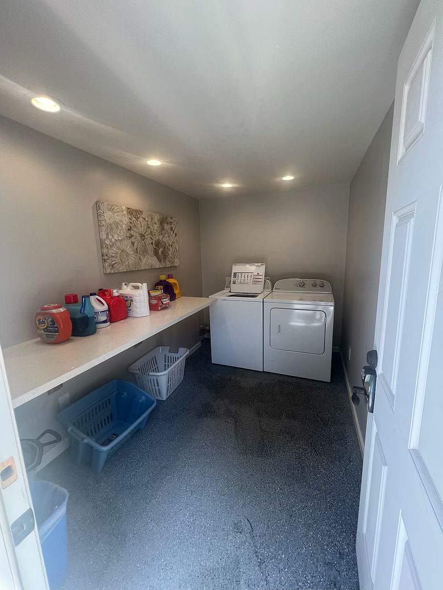 1326 Hopkins Ave photo 3