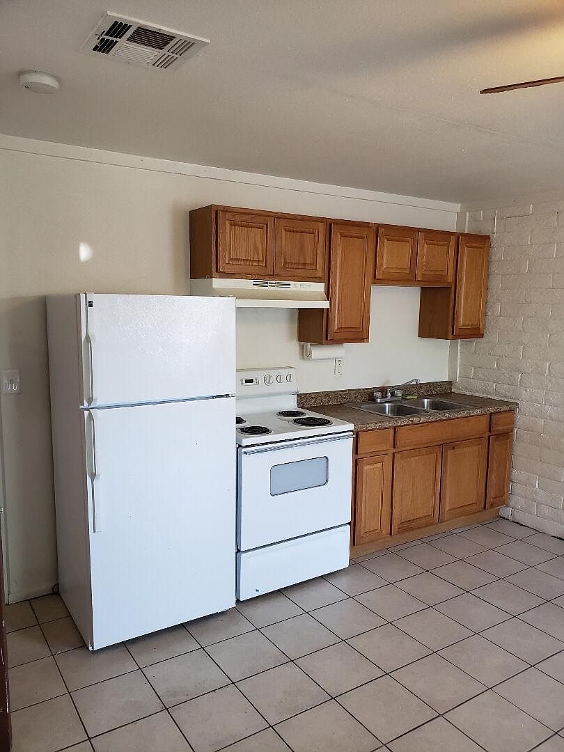 10821 N 15th Ave Ste 18 photo 2