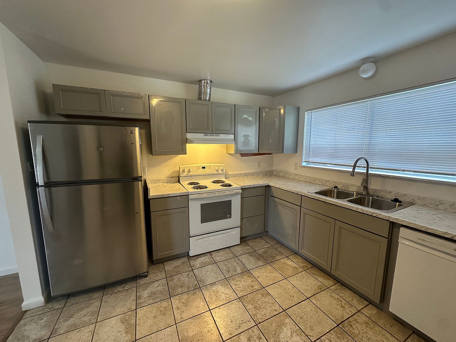 20157 Wisteria St photo 4