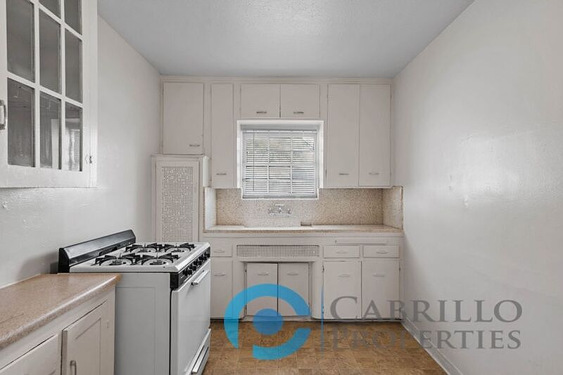 3009 1/2 30th St photo 3