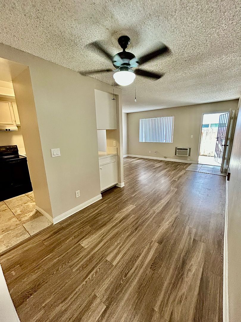 2 beds  1.0 baths (785 sqft) photo 5
