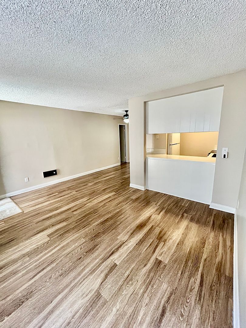 2 beds  1.0 baths (785 sqft) photo 4