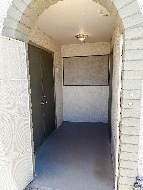 18037 N 40th St photo 2