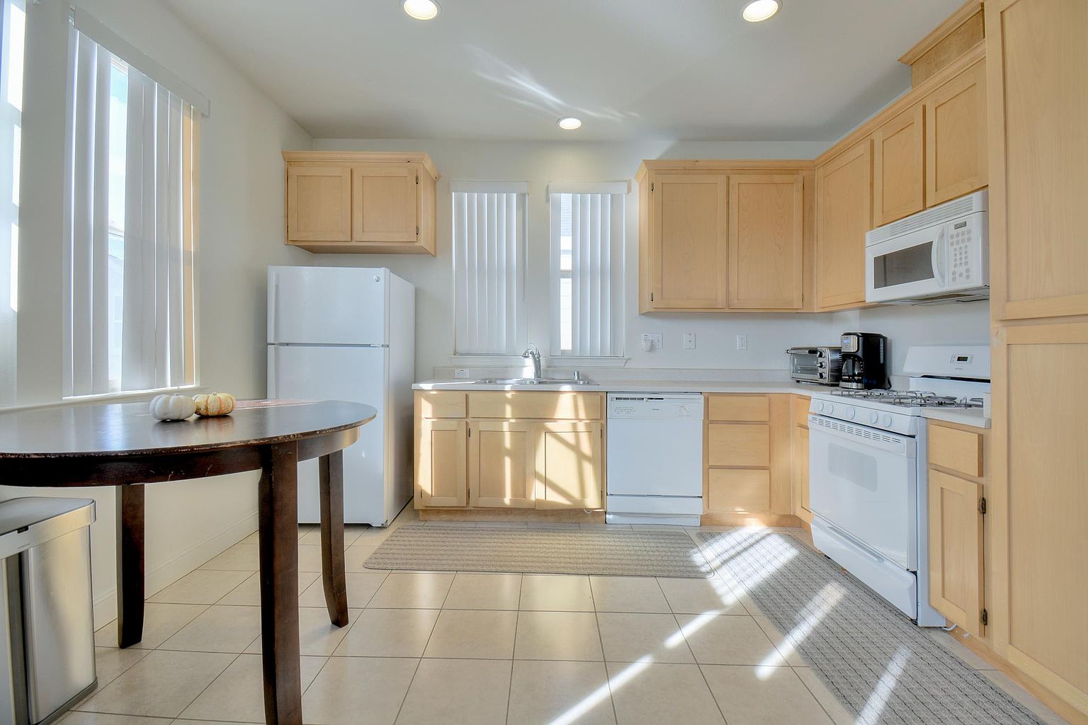 2569 N Village Dr photo 3