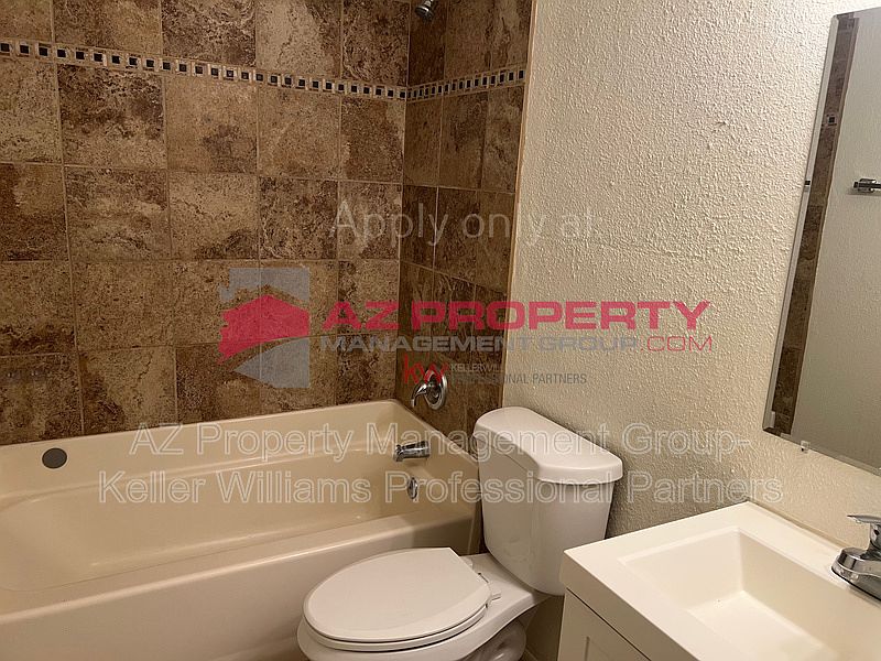 207 S 3rd St unit 8 photo 4