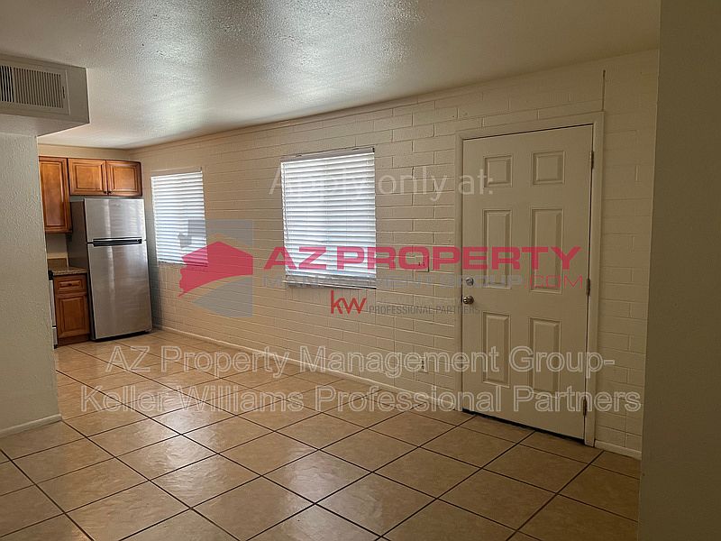 207 S 3rd St unit 8 photo 2