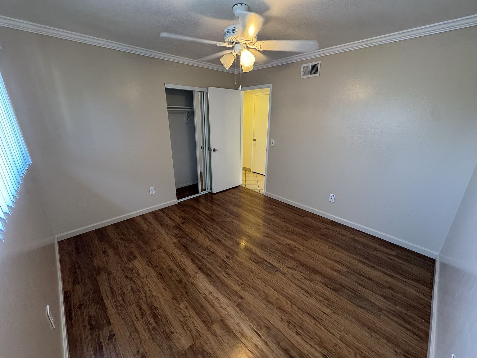 240 Richfield Dr photo 2