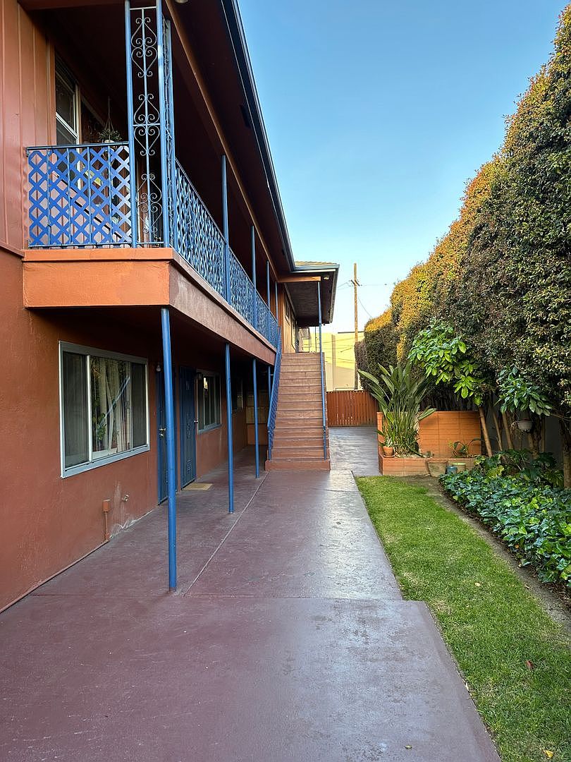 4225 Kansas St photo 3