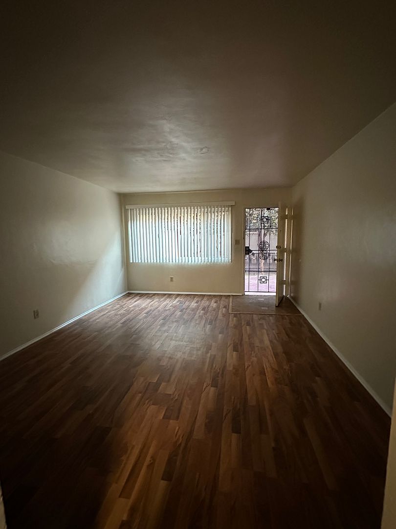 4225 Kansas St photo 4