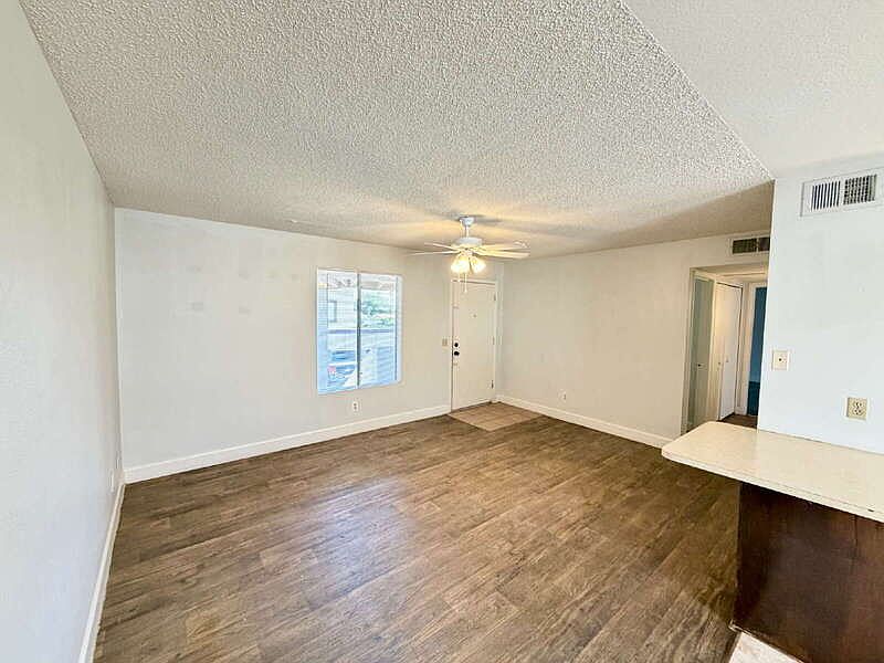 846 N Revere unit # 202 photo 4