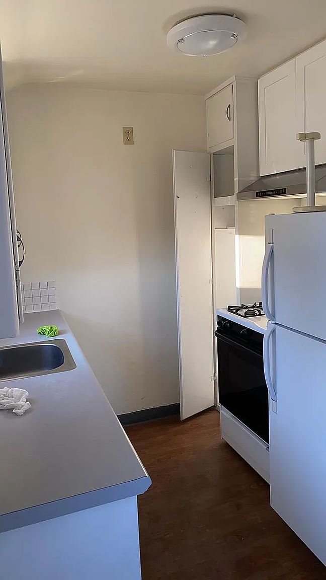 2833 1/2 Sinclair Ave photo 3