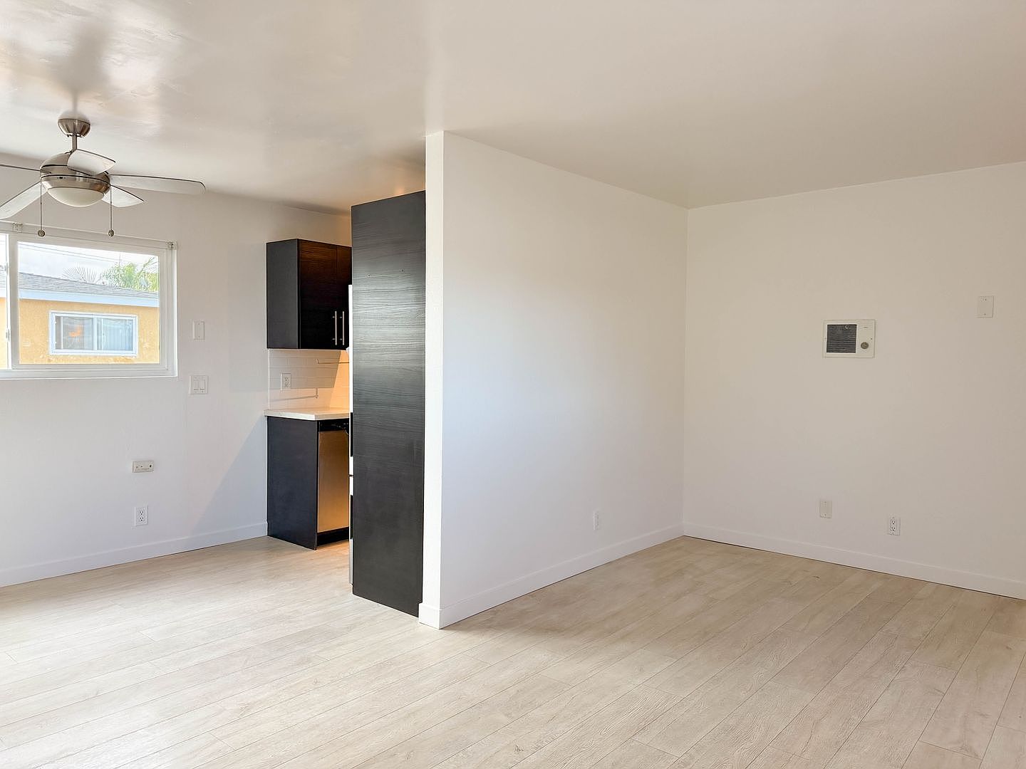 2 beds  1.0 baths photo 5