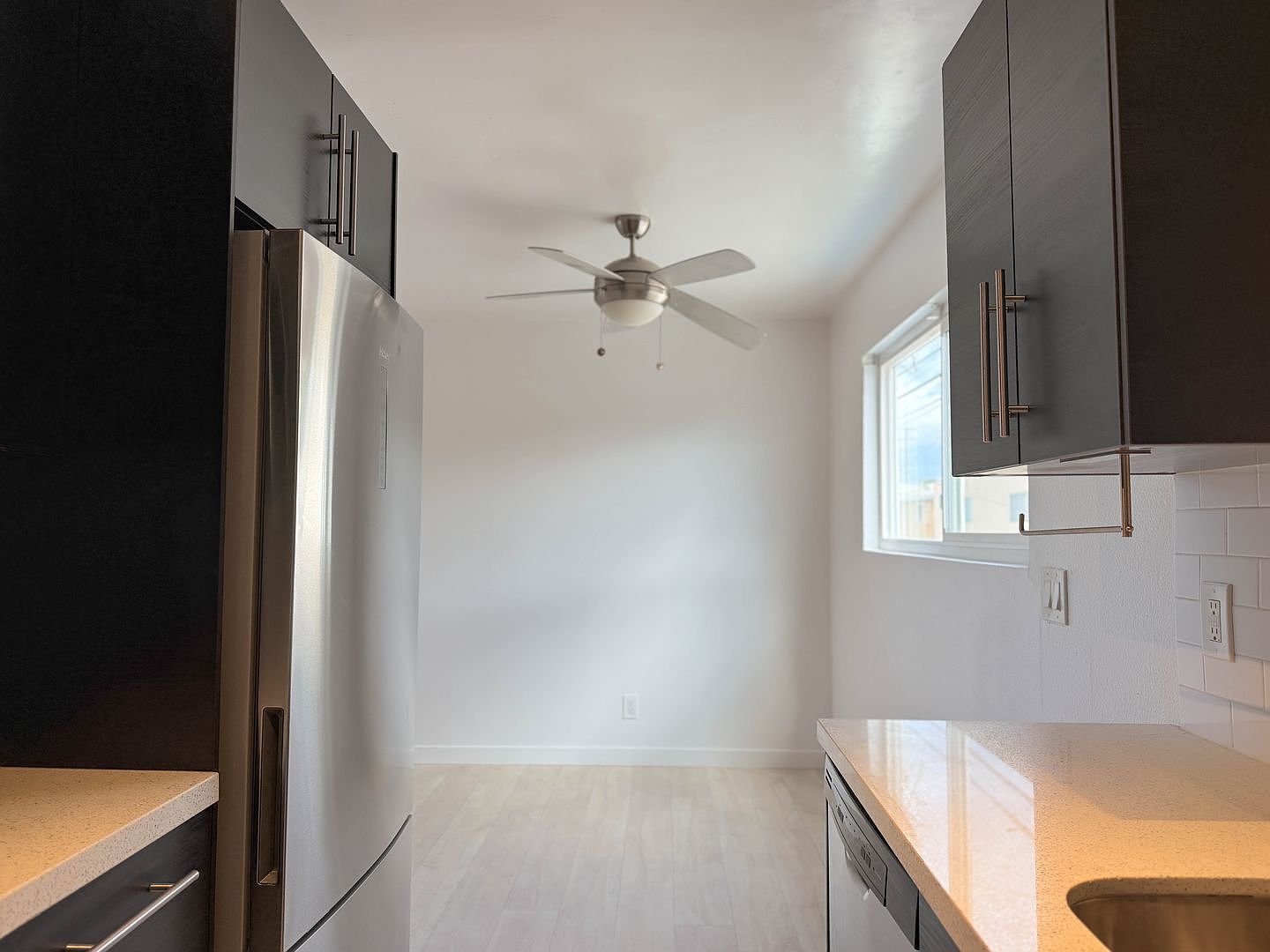 2 beds  1.0 baths photo 2