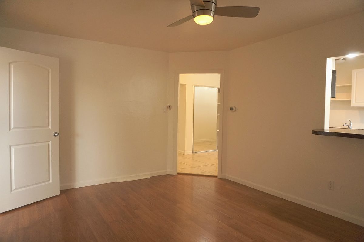 2BR/1BA Apartment on S E St · Santa Rosa photo 2