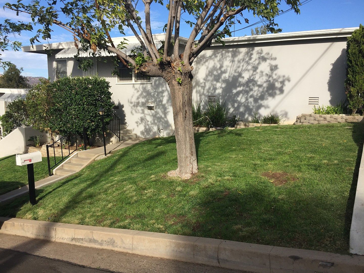414 S Fig St photo 2