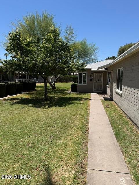 2545 E Clarendon Ave APT 3 photo 2
